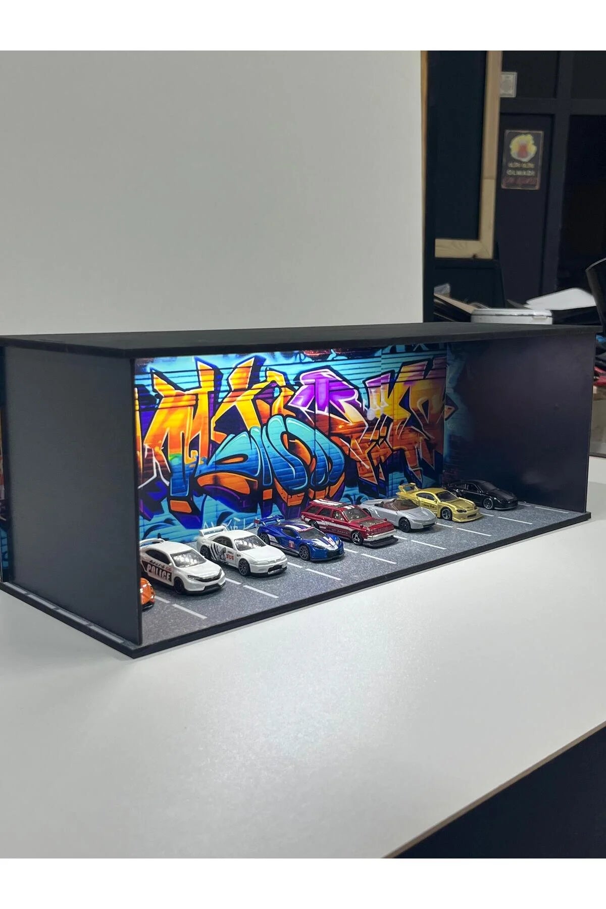 Işıklı Koleksiyonluk Hot Wheels Araba Standı – 45x15x15 cm