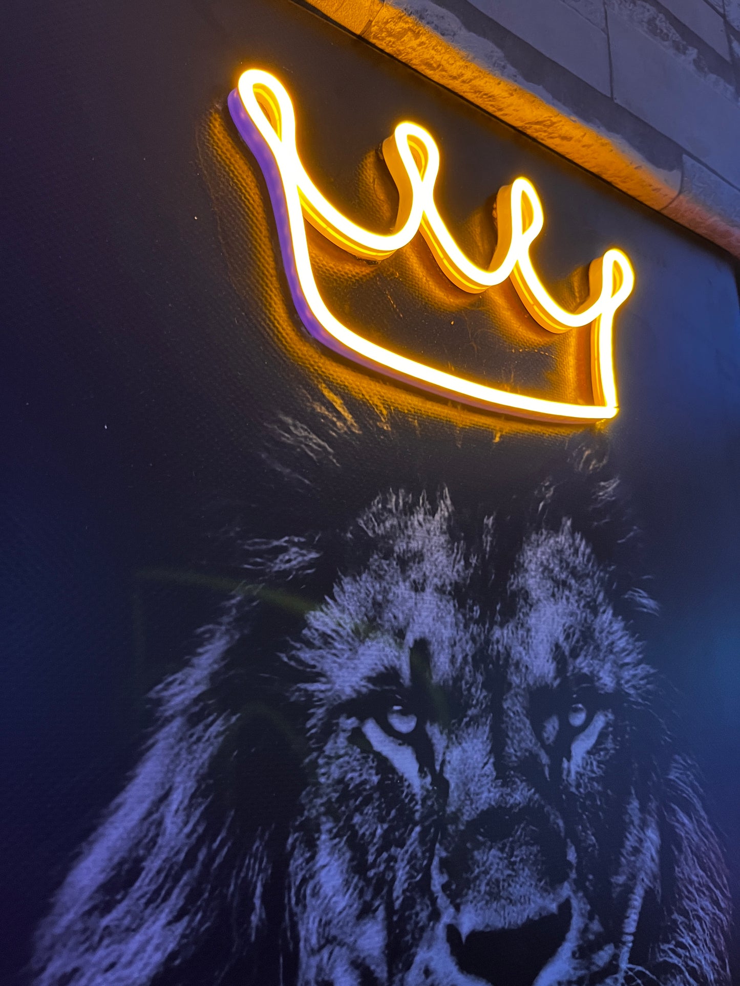 NEON LED TABLO ASLAN TAÇ FİGÜR