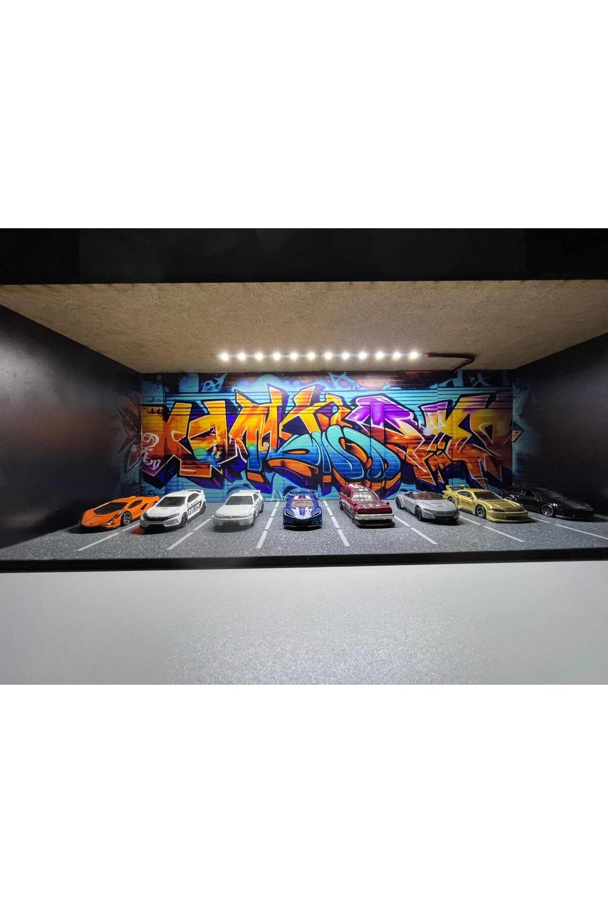 Işıklı Koleksiyonluk Hot Wheels Araba Standı – 45x15x15 cm