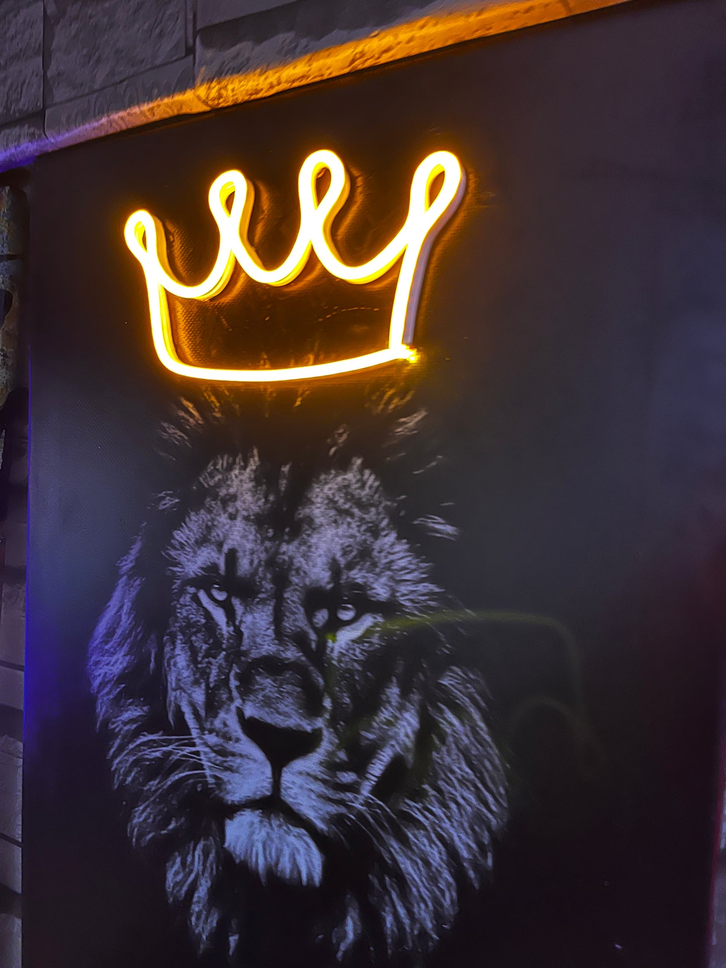 NEON LED TABLO ASLAN TAÇ FİGÜR